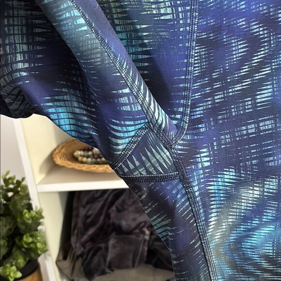 Lululemon Invigorate High-Rise Tight 25" *Foil
Shapeshifter Flux Blue Multi 4 - Picture 7 of 8
